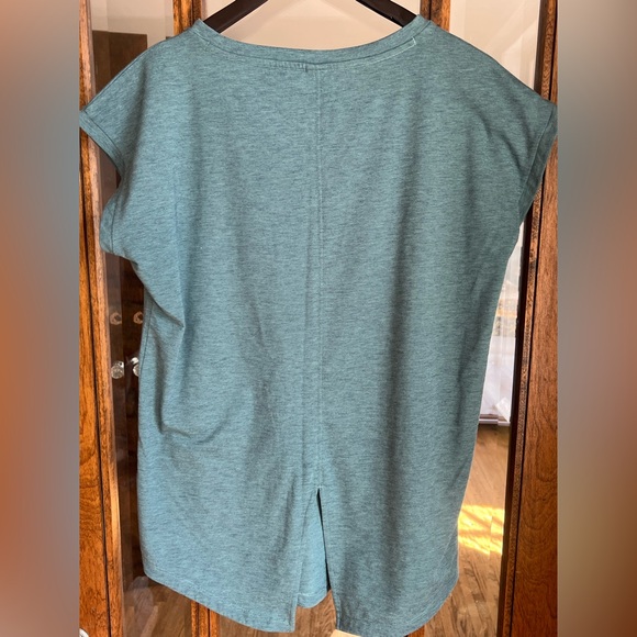 Mountain Hardwear shirt, XL - Picture 5 of 6